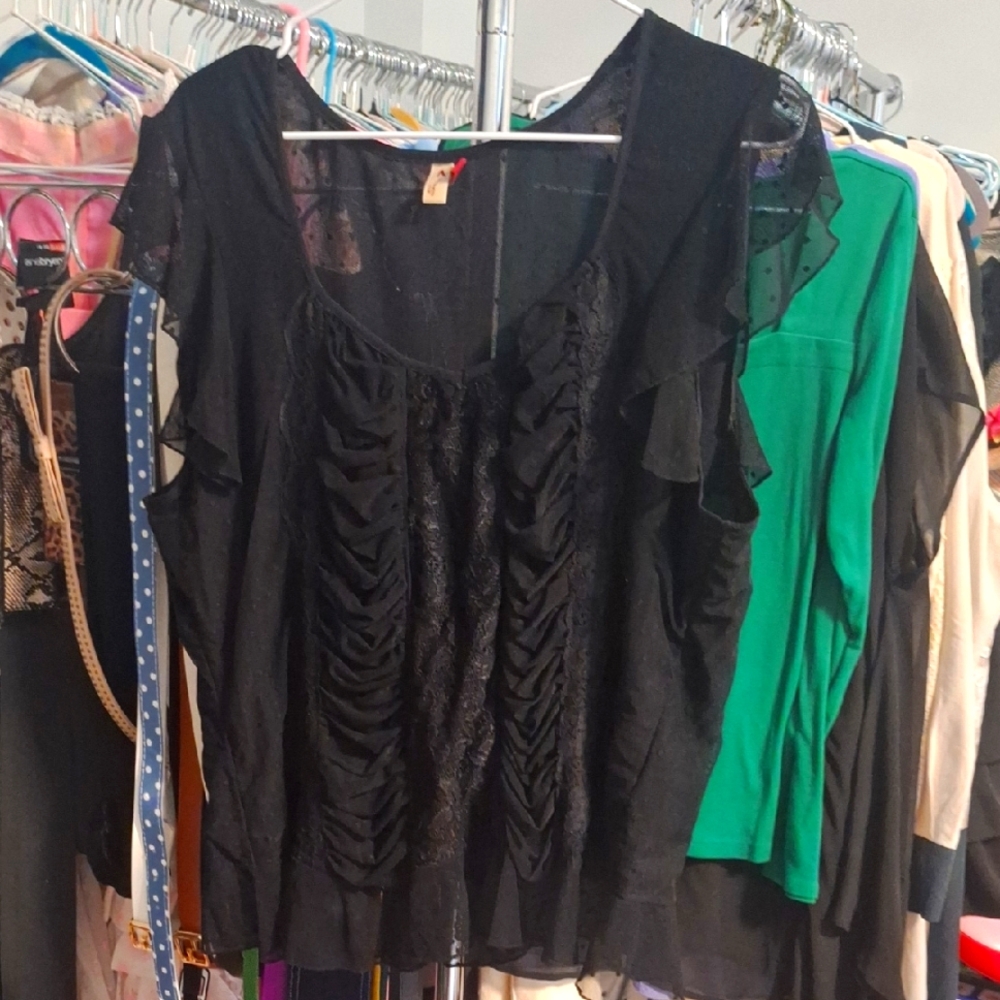 Elegant Black Lace Stretch Top